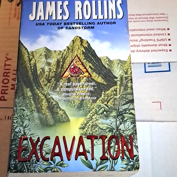 JUST IN!! ALMOST 5lb. MYSTERY BOX OF BOOKS. VARIOUS AUTHORS AND GENRES - Picture 9 of 15